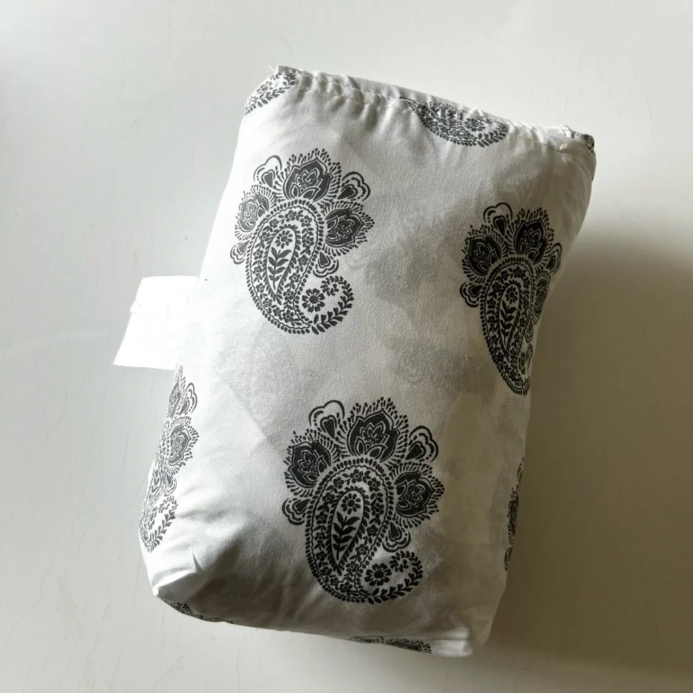 Target White and Gray Paisley Full Sheet Set
